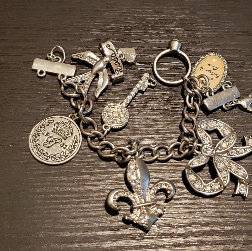 Vintage GUESS charm braclet